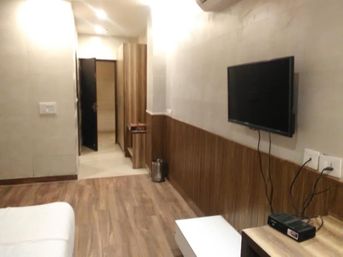Aval International Hotel Gurgaon Exterior photo